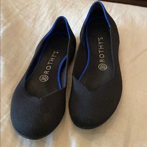 Black Rothys flats
